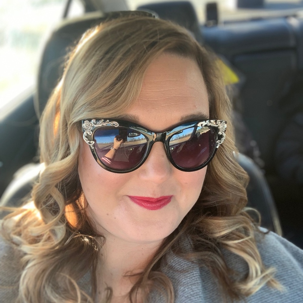 Meet your Posher, Laura